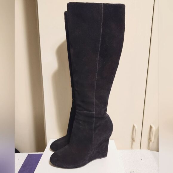 Vera Wang "Lavender Label" Black Suede Wedge Heel Knee-High Boots Sz.9 Ret $395 - Picture 1 of 10
